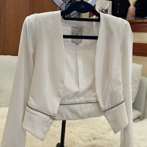 Super cute blazer with detaching zipper bottom